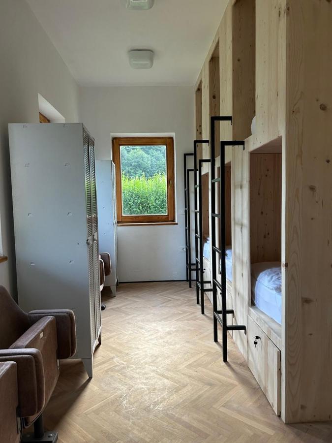 2Nd Station Hostel เบลด ภายนอก รูปภาพ