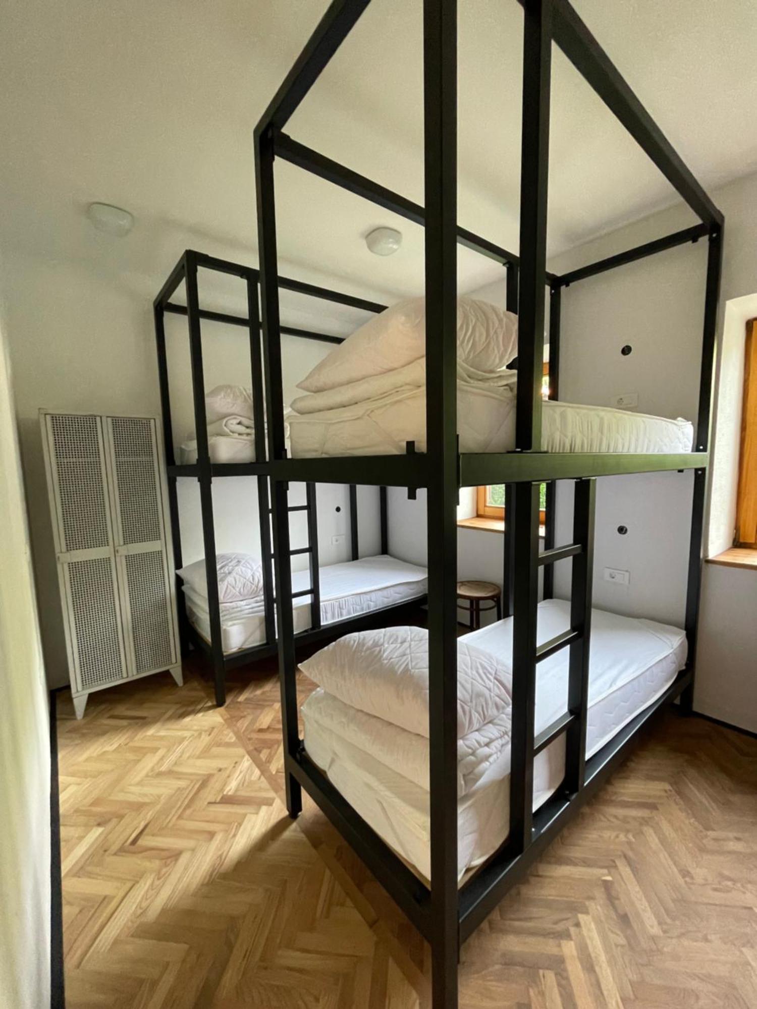 2Nd Station Hostel เบลด ภายนอก รูปภาพ